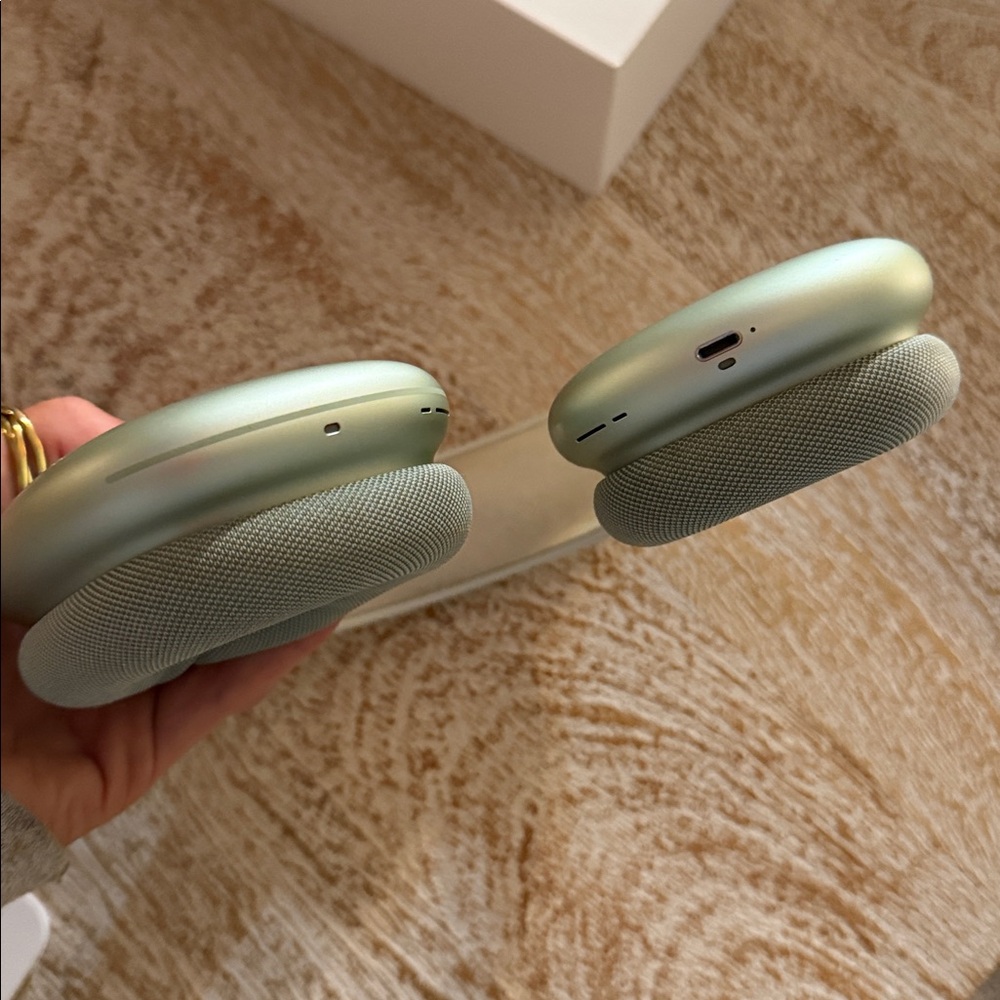 Apple AirPods Max - Picture 14 of 17